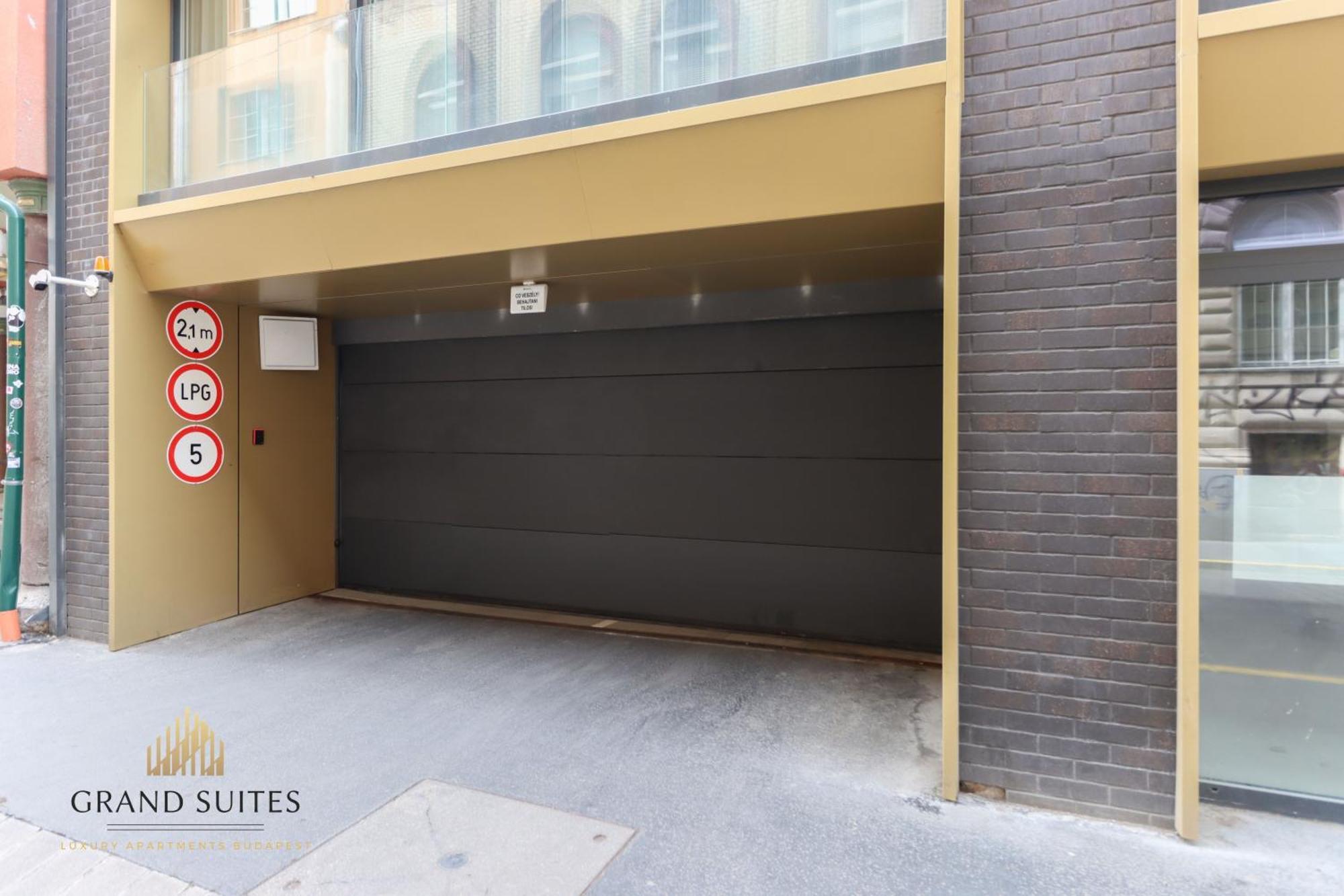 Grand Suites Central Budapest Exterior photo